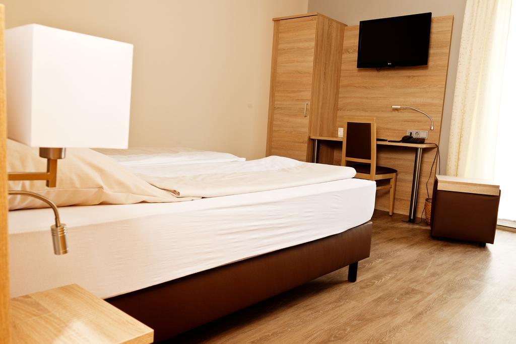 Hotel Dreimaedelhaus Espelkamp-Mittwald ภายนอก รูปภาพ